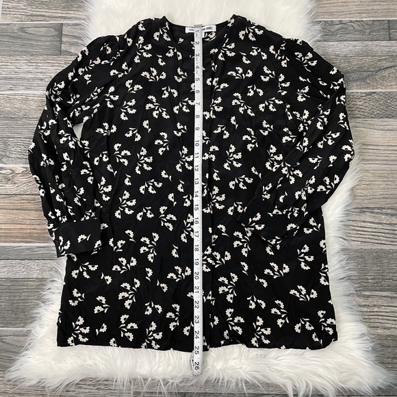 Elizabeth and James Silk Long Sleeve Floral Blouse - Picture 6 of 8